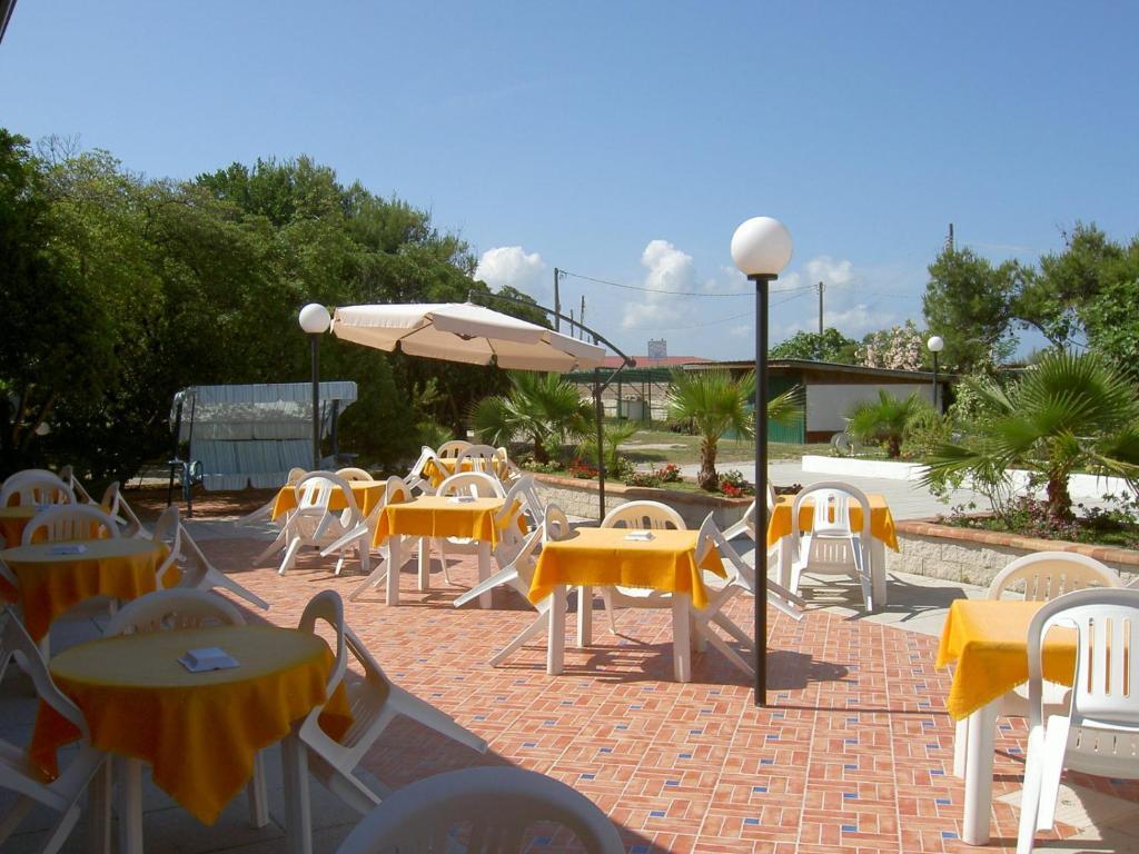 Baia Del Sole Hotel Paestum Bagian luar foto